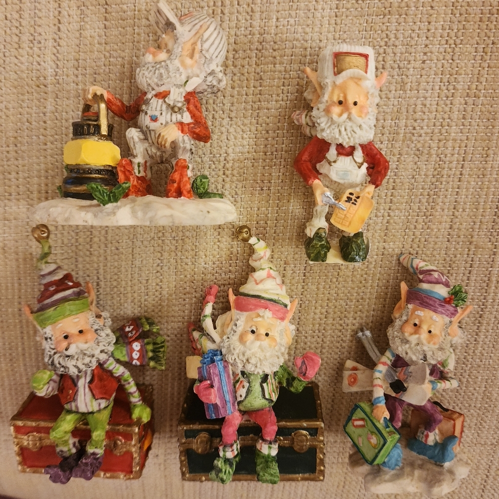 5 Piece Set of Elves from the North Pole Village